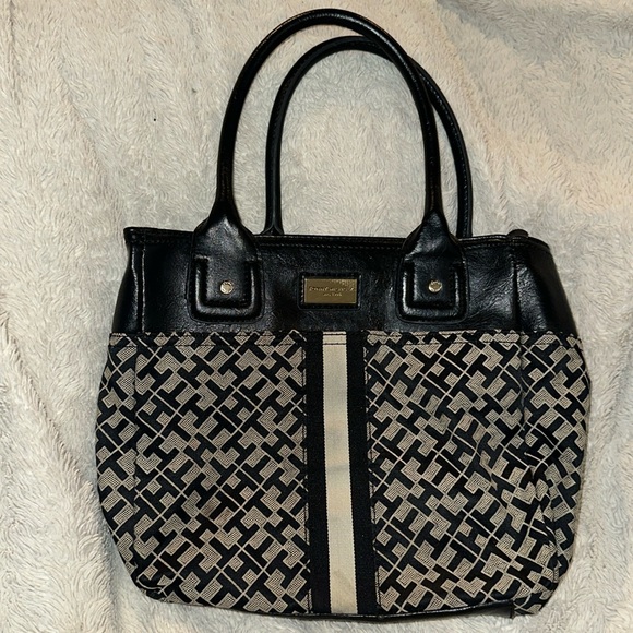 Tommy Hilfiger Purse - Picture 1 of 8